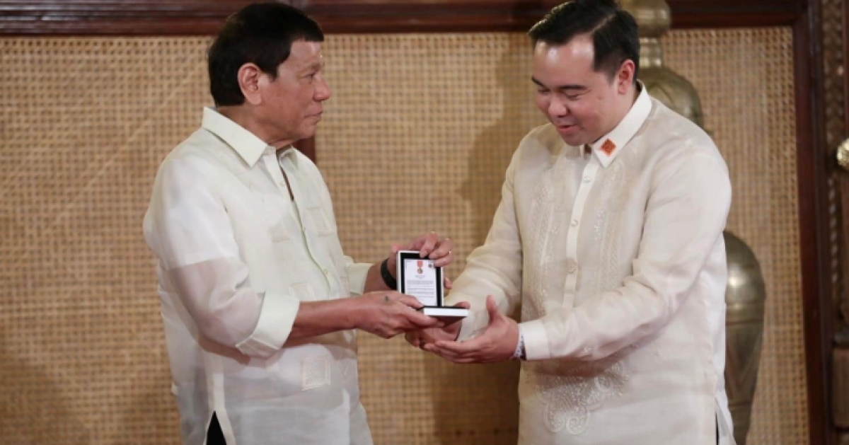 Pia Duterte Confers Order Of Lapu Lapu On Dot Exec