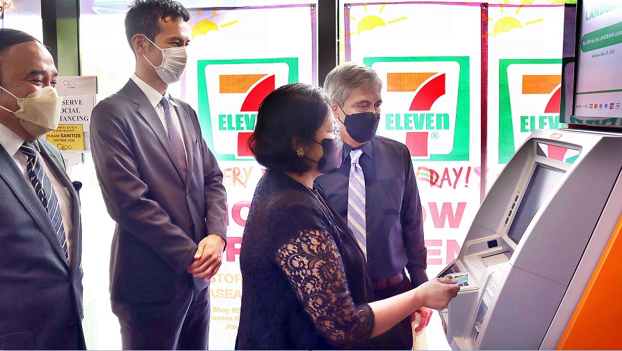 Free cash withdrawals for LANDBANK customers at 7-Eleven