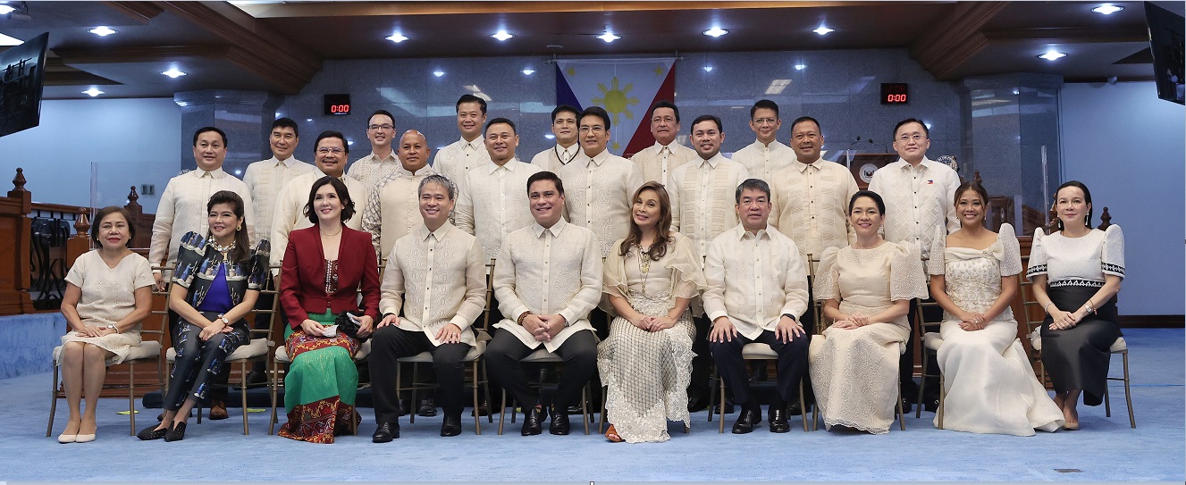 Senators in traditional photo session