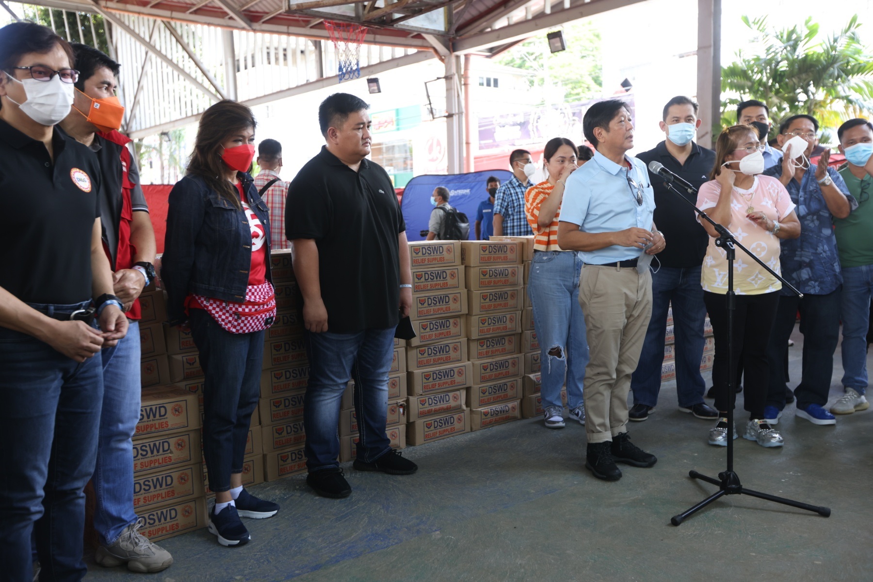 PBBM leads distribution of relief goods to quake victims