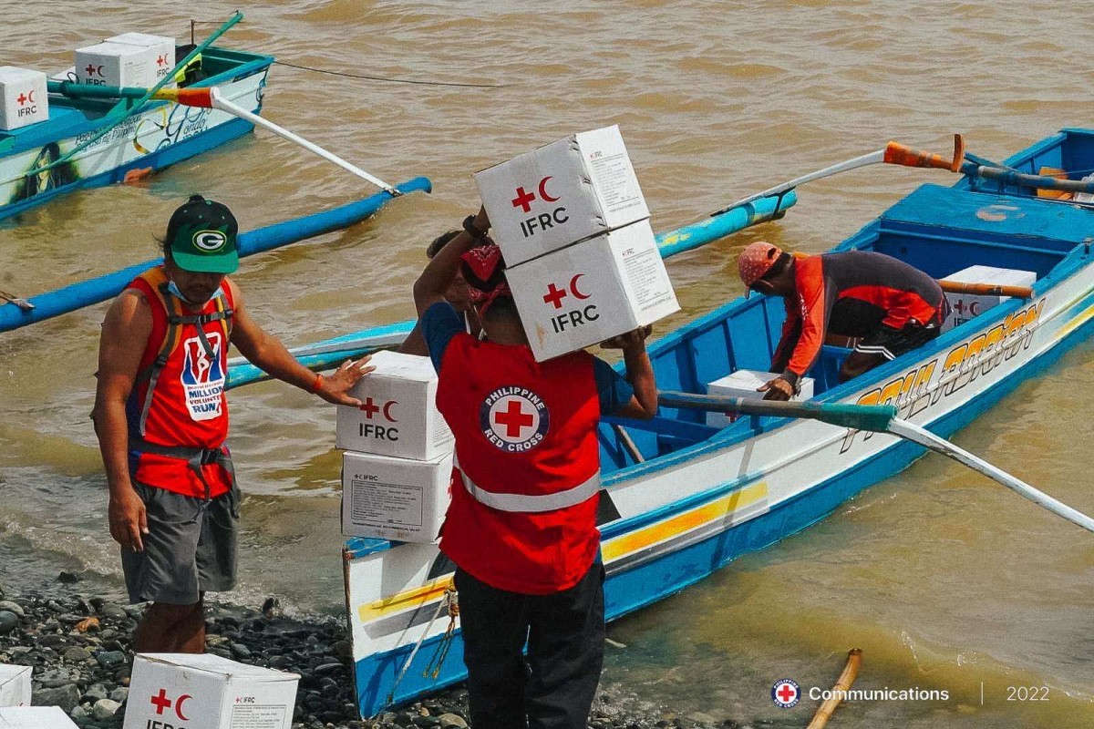 Pia Ph Red Cross Volunteers Cross Abra River To Reach Barangay Puro