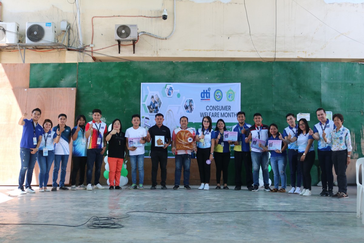 Pia - Dti Davao Occidental Awards Bagwis Seal To 4 Establishments In Malita