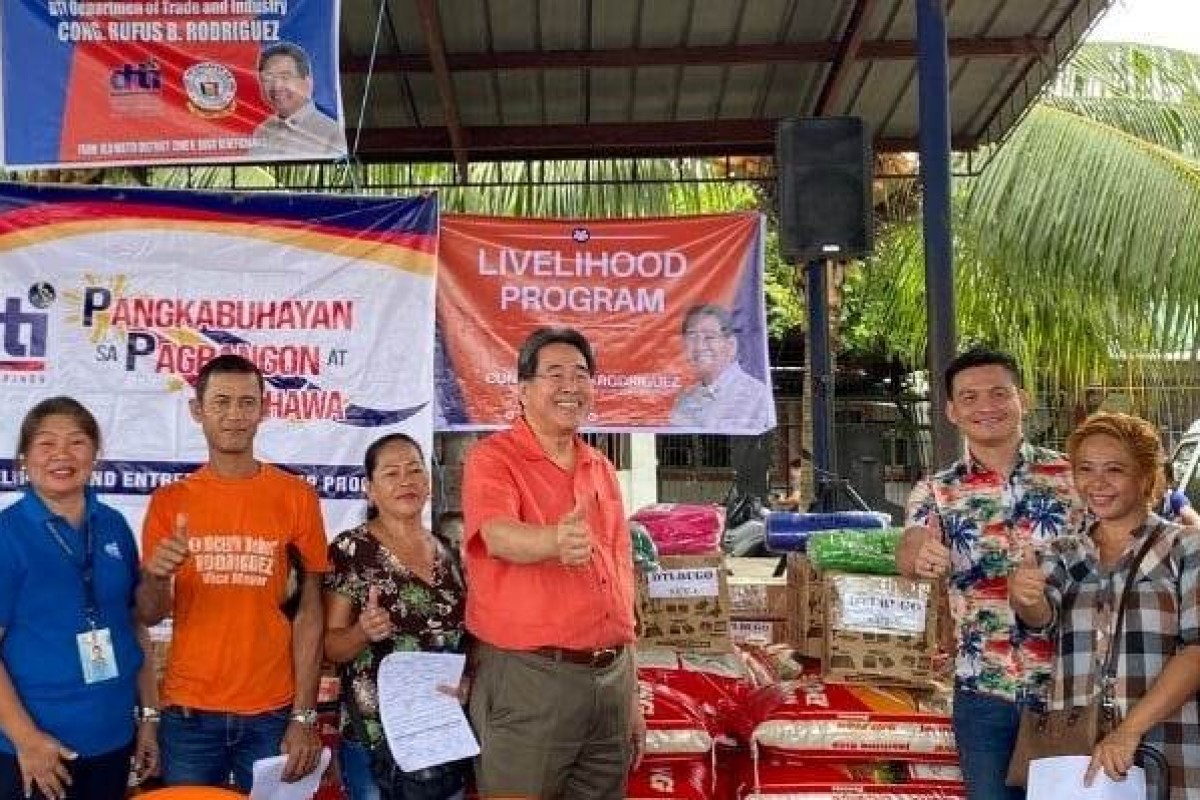 PIA - DTI MisOr, Solon Distribute Livelihood Kits To Flood Victims