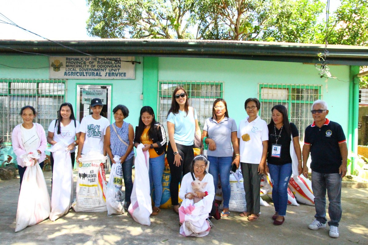 Pia Women Organization Tumanggap Ng Mga Alagaing Biik Mula Sa Lgu Odiongan 8890