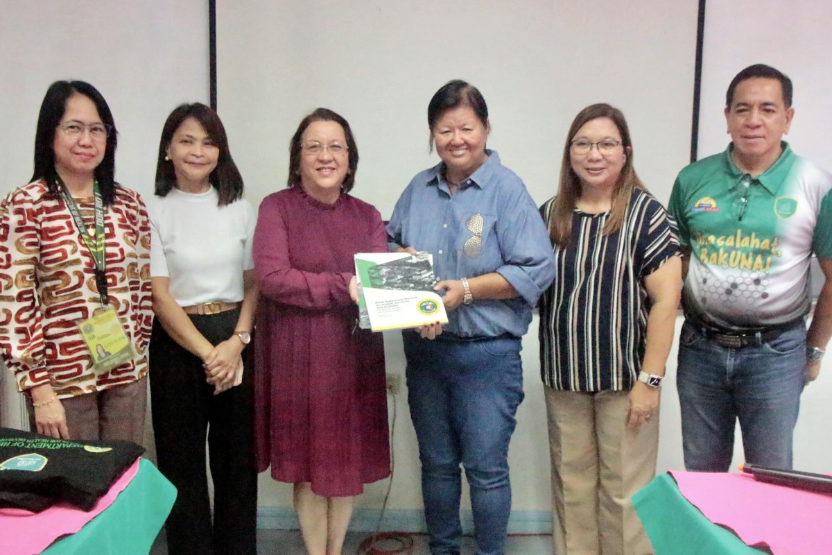 PIA - Dagupan City receives BHW manuals from DOH