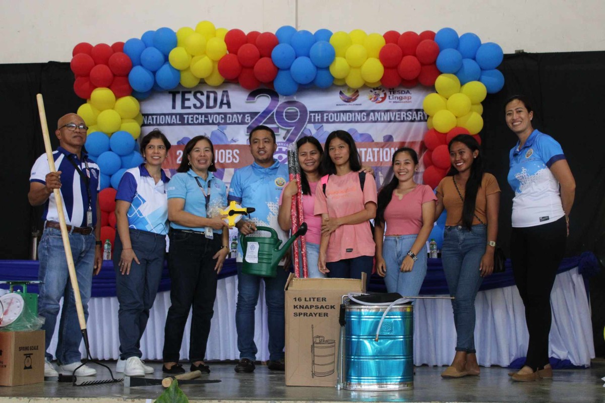 PIA - TESDA Namahagi Ng Toolkits Sa Mahigit 170 Scholars Sa Romblon